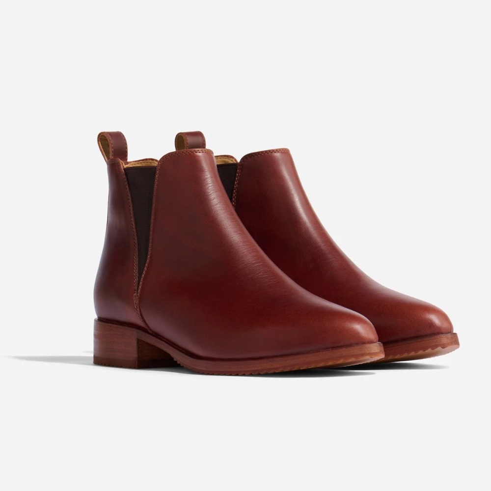 Eva Everyday Chelsea Boot sz 8 in Auburn